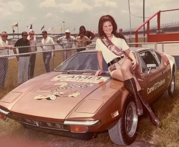 Early De Tomaso Pantera on PIRELLI CN12 Classic Tyres